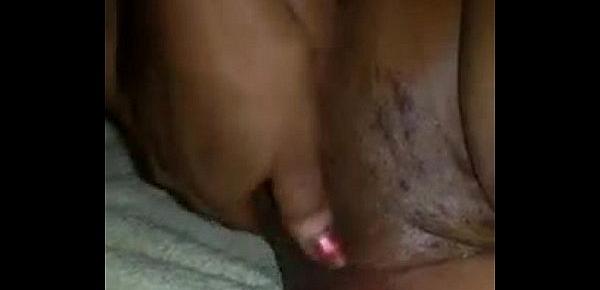  dark pussy girl masturbating and squirt all over the bed